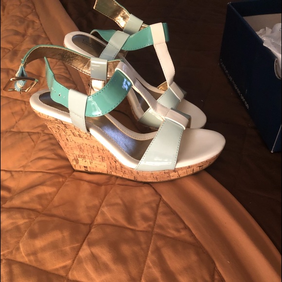 Wedge - Picture 1 of 1